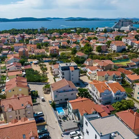 S By Guide Vodice