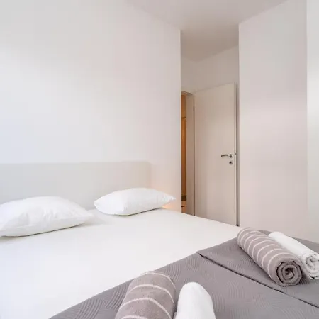 S By Guide Villa Vodice