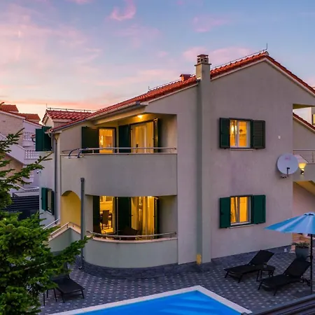Villa S By Guide
