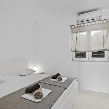 S By Guide Villa Vodice