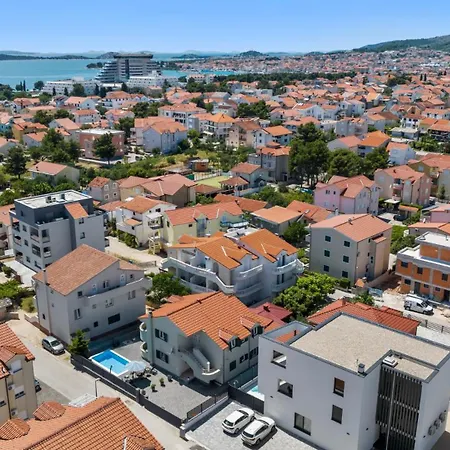 S By Guide * 沃迪切