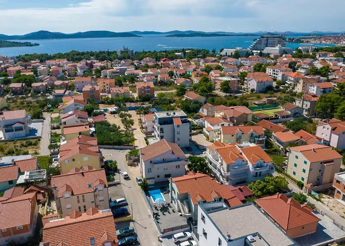 S By Guide Vodice